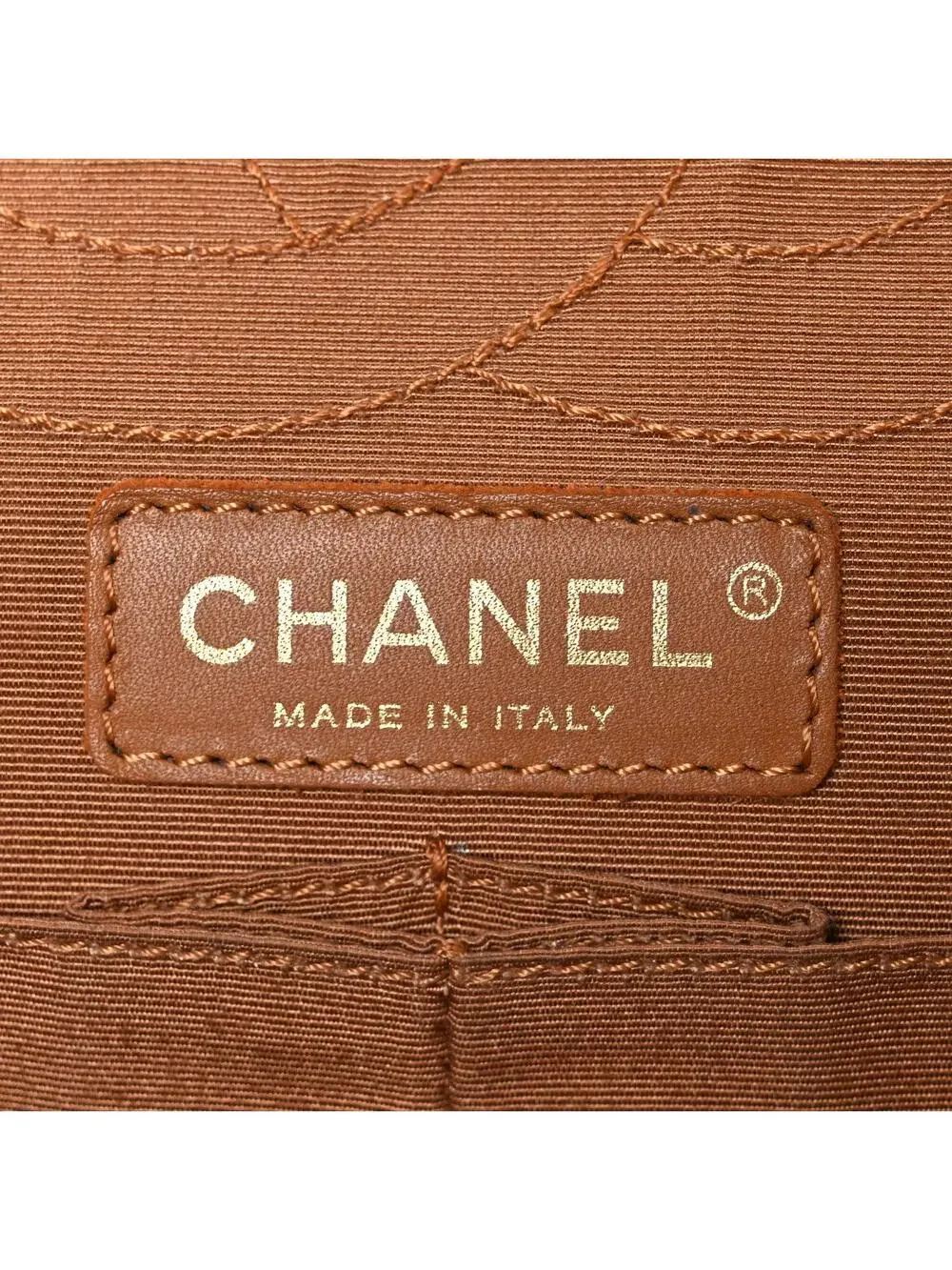 CHANEL indulge timeless
